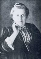 A person with her hand on her chin
AI-generated content may be incorrect.